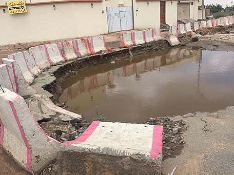 مشروع متعثر يحيل "سلطانة الحوية" إلى مستنقعات مائية ضخمة