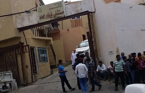 عمال مستشفى فيفاء يمتنعون عن العمل بسبب تأخر رواتبهم