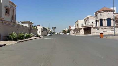 المدينة.. مفحط يستعرض أمام مدرسته السابقة فيصيب طالباً ويدخله في غيبوبة