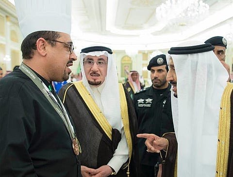 أشهر طباخ سعودي يروي لـ "سبق" قصته مع الملك سلمان بالديوان الملكي