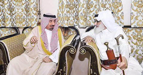 "أمير نجران" يقدم التعازي لذوي "الشيخ سالم بن منيف"
