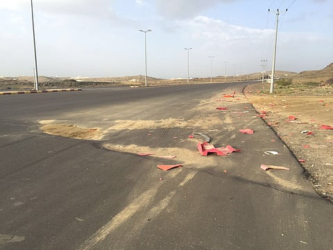بالصور.. هبوط بطريق الأمير سلطان بأبها يتلف عددًا من المركبات