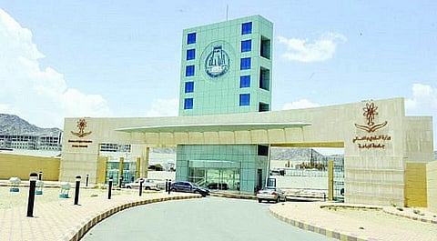 جامعة الباحة ترفض تسليم وثيقة متخرجة حصلت على حكم واجب النفاذ