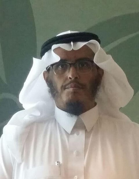 "تسعيني" يستعيد بصره وحياته الكريمة بعد مستودع المعدات الثقيلة!