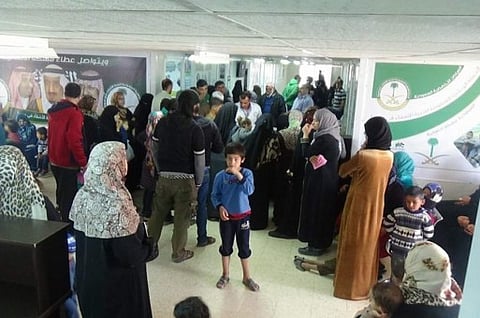 "العيادات السعودية" تطعم أكثر من 179 لاجئاً سورياً بالزعتري
