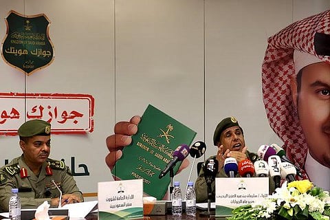 اليحيى يعلن بدء إصدار الجواز لـ 10 سنوات اختيارياً داعياً إلى عدم رهنه