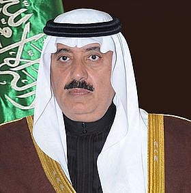 مصلون يناشدون وزير الحرس الوطني فتح الأرض المجاورة لجامع الملك خالد في رمضان