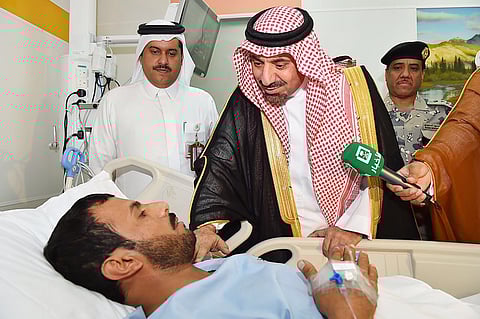 أمير نجران يزور "آل زمانان" فى مستشفى الملك خالد