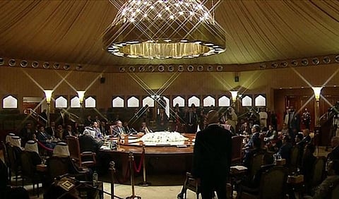 "سبق" تكشف حقيقة مقاطعة الحكومة اليمنية لمحادثات الكويت نهائياً
