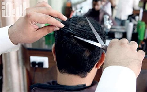 "صوالين الحلاقة".. لحى غريبة وأشكال هندسية ومساحيق تجميل نسائية