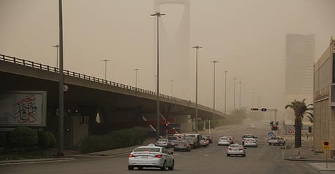 تنبيهات الإنذار المبكر في ساعة.. 7 مناطق والعاصمة حاضرة برياح نشطة