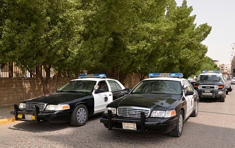 القبض على شخصَيْن بعد مقاومتهما رجال الأمن