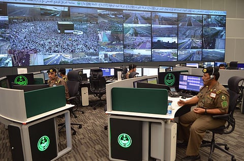 "911" يتلقى 48867 اتصالاً خلال الـ24 ساعة الماضية ويتوقع زيادتها مع أيام الحج