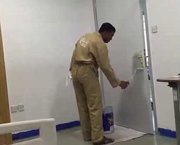 "الصحة" تعفي 3 مسؤولين في مستشفى بقيق بعد حادثة دهان غرفة التنويم