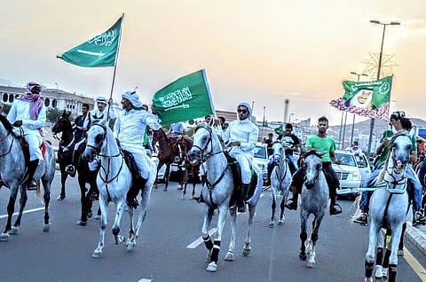 مسيرة للخيل تجوب شوارع الطائف.. والفرسان يبتهجون باليوم الوطني