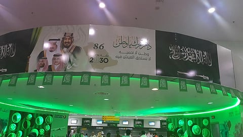 "مطار ينبع" يحتفل باليوم الوطني والصالات تكتسي بـ"الأخضر"