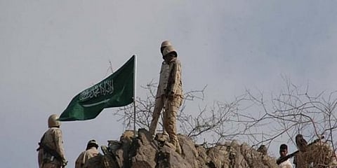 القوات السعودية تحبط هجومًا في جبل الدود بجازان وتقتل 50 حوثيًا