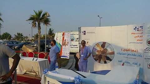 شاهد.. 10 جهات طبية تواصل احتفاءها بيوم البصر العالمي في جدة والكشف مجاني