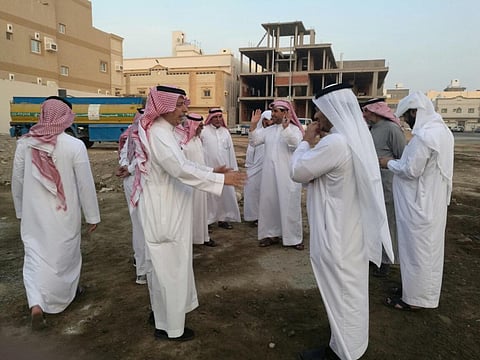 مياه جوفية تقتحم حي بجدة وفريق من المجلس البلدي يقف على المشكلة