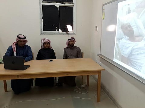 "أبيط التعليمي" يطمئن على المتبرع بجزء من كبده لطفلة لا يعرفها