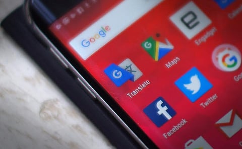 "جوجل" تكشف عن برنامج يقرأ الشفاه أفضل من البشر