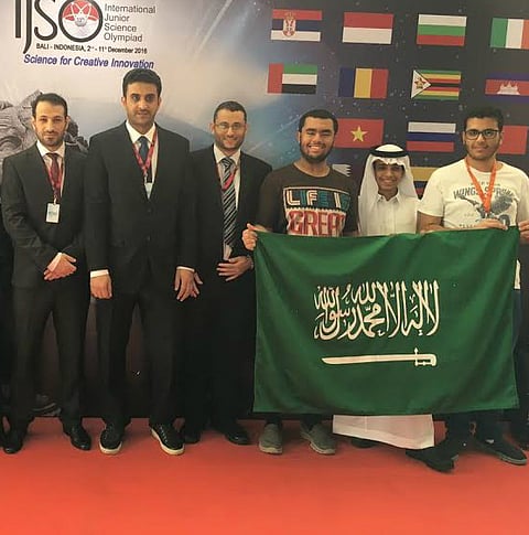 شاهد .. 6 طلاب وطالبات يمثلون السعودية في أولمبياد العلوم الدولي بإندونيسيا
