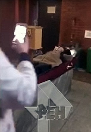 فيديو.. "حفل مشرحة موسكو" و"سيلفي الأكفان" ينتهي بالطرد من العمل