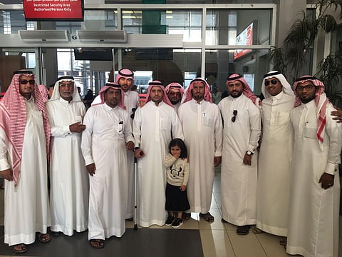 جعبور يعود معافى من إصابة الحد الجنوبي.. والأهالي يستقبلونه بمطار جازان