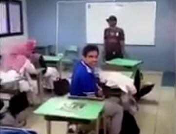 التحقيق في حادثة دخول شخص فصلاً دراسيًّا والتحدث مع الطلاب بالطائف