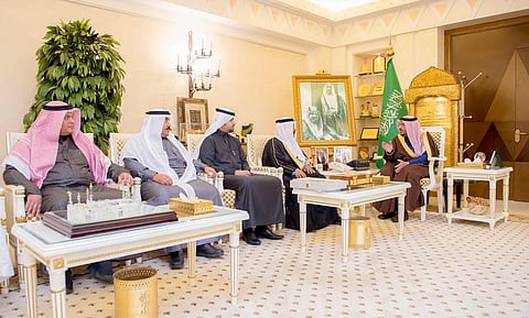شاهد.. أمير القصيم يكرم الفريق التطوعي المشاركين في مدينة الحجاج