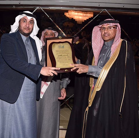 "الدفاع المدني" بتبوك يكرم متحدثه السابق العميد "العنزي"