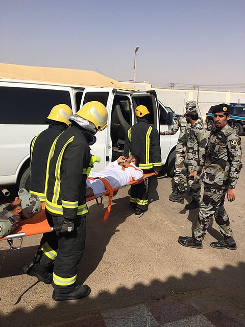 شاهد.. فَرضية حريق وهمي ناجحة بمبنى "قوة الطوارئ" في "وادي الدواسر"