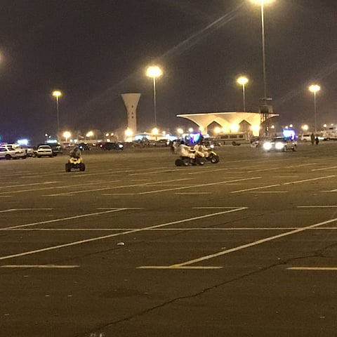 شاهد.. مركبات ودراجات نارية تحوّل "حجز الشرائع" لميدان سباق