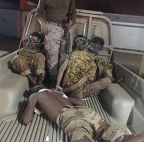 شاهد.. مليشيا الحوثي تتساقط في يد "جُند الحرمين"