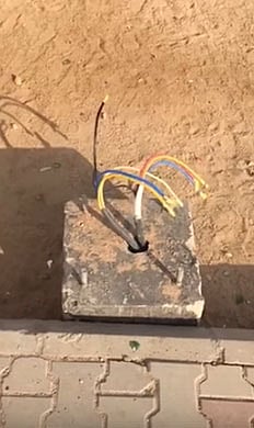 بالفيديو.. أسلاك كهربائية مكشوفة تهدد حياة متنزهي حديقة بينبع