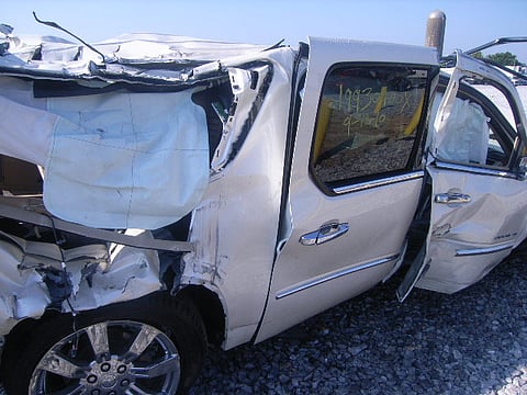 شاهد قبل وبعد الإصلاح.. "المواصفات": هذه السيارات "سالفج" ورفضنا دخولها