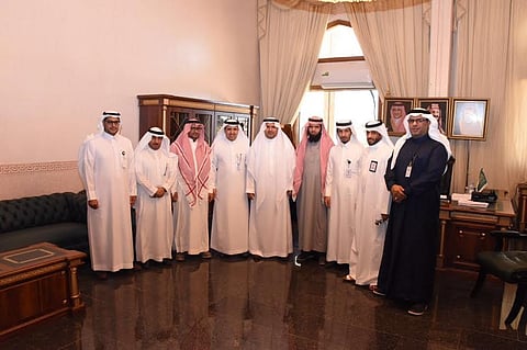 محافظ الطائف المكلف يلتقي قيادات الصحة ويستعرض الخدمات الطبية