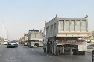 3 وزارات تتدارس قرار توطين نشاط شاحنات النقل الصغيرة والمتوسطة