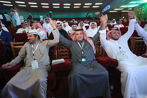 رسمياً .. عادل عزت رئيساً للاتحاد السعودي لكرة القدم