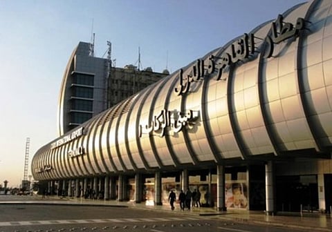 راكب تركي يُجبر طائرة سعودية على الهبوط اضطرارياً بالقاهرة