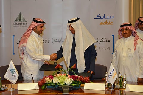 تنفيذاً لتوجيهات سامية .. "الإسكان" و"سابك" توقعان مذكرة تفاهم لتعزيز أداء الوزارة