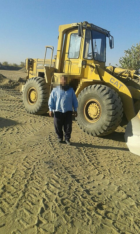 زيارة مفاجئة تطيح بمقيمين ينقلون رمال الأودية في "تربة"