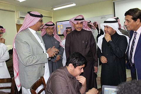 جامعة المجمعة وإدارة التربية يشاركان في الحملة العالمية "ساعة برمجة"