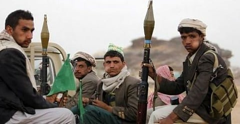 حرب تكسير العظام الحوثية.. زعيم المليشيات وأخوه يواجهان عمّهما "ذراع الملالي"