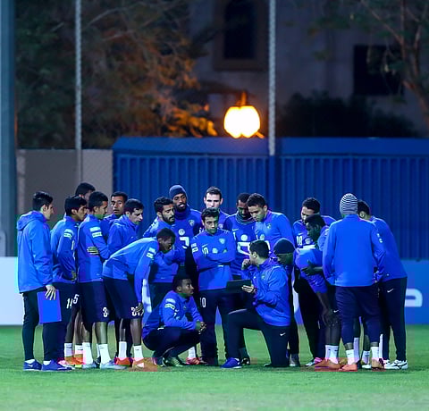 "الهلال" يطير لأبوظبي غداً.. و "دياز" يستدعي 7 لاعبين من الأولمبي