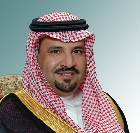 "أمير الجوف" يعزّي "الشراري" في وفاة والدته