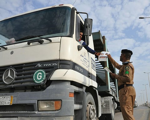 "مرور الشرقية" يطلق حملة لتركيب حواجز بالشاحنات لحماية المركبات الصغيرة