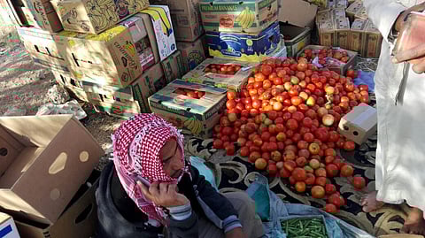مداهمة مستودع لإعادة تسويق الخضراوات التالفة​ في الطائف