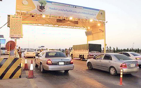 أمن طرق "القدية" يضبط 10 آلاف حبة كبتاجون بإحدى المركبات المغادرة من الرياض