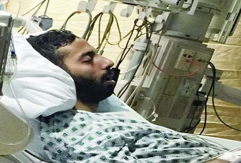 بآلة حادة على رأسه .. مجهولون يعتدون على مبتعث بأمريكا ويلزمونه السرير الأبيض